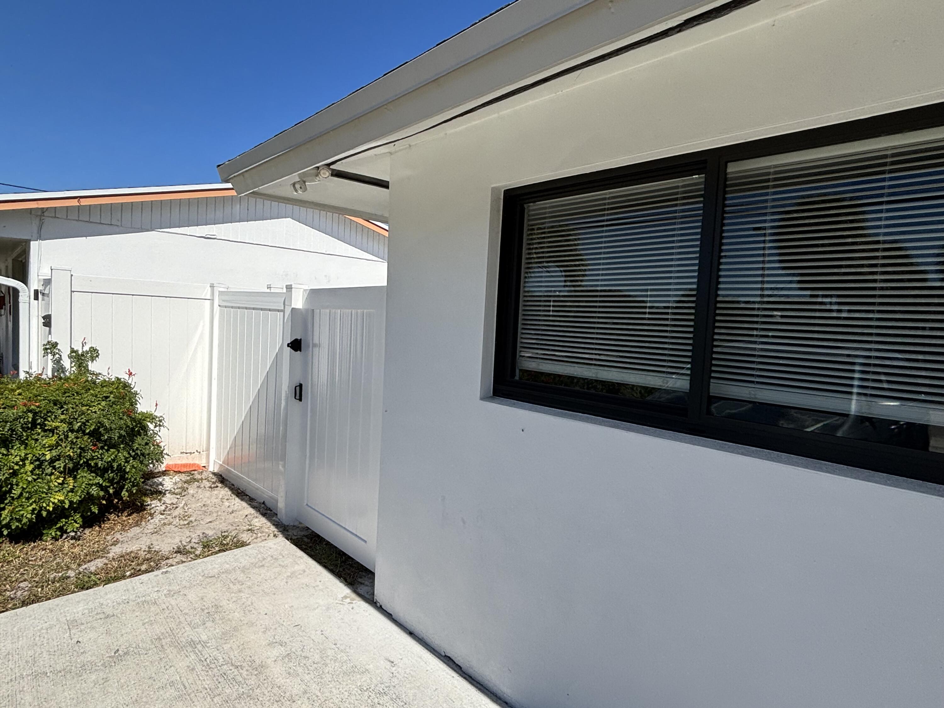 2016 Avenue South Riviera Beach, FL 33404 - Photo 3 of 17 IMG_5822