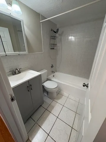 $2,450 | 10 Longwood Drive, Unit 5, Andover, MA 01810