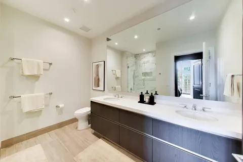 $2,550,000 | 363 East Wacker Drive, Unit 2506, Chicago, IL 60601