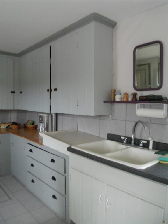 12 Lanes Island Road Vinalhaven, ME 04863 - Photo 8 of 34 Kitchen.