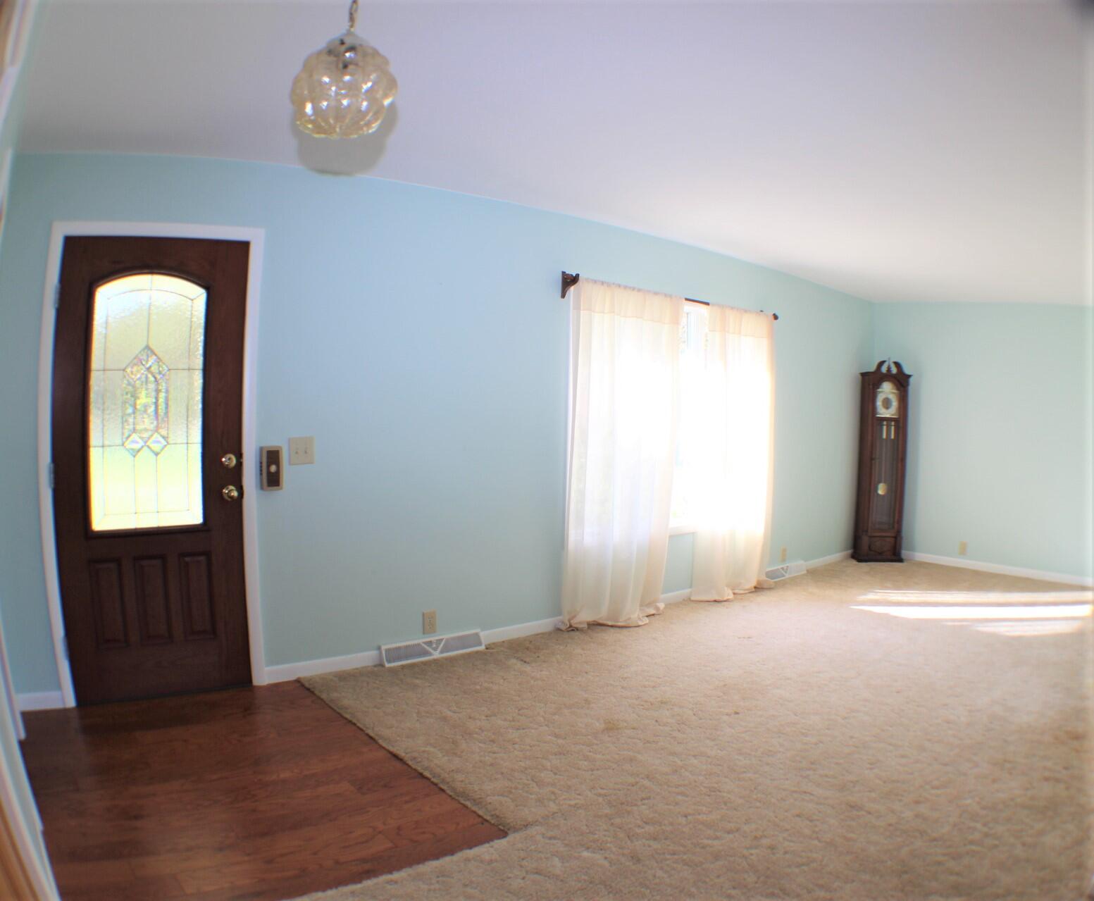 4380 Cole Road Hillsdale, MI 49242 - Photo 10 of 21 Living room