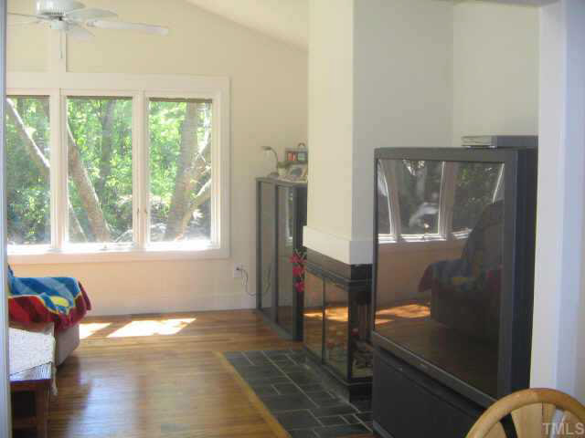 420 Crescent Raleigh Nc 27609 Raleigh, NC 27609 - Photo 4 of 10 a living room with furniture