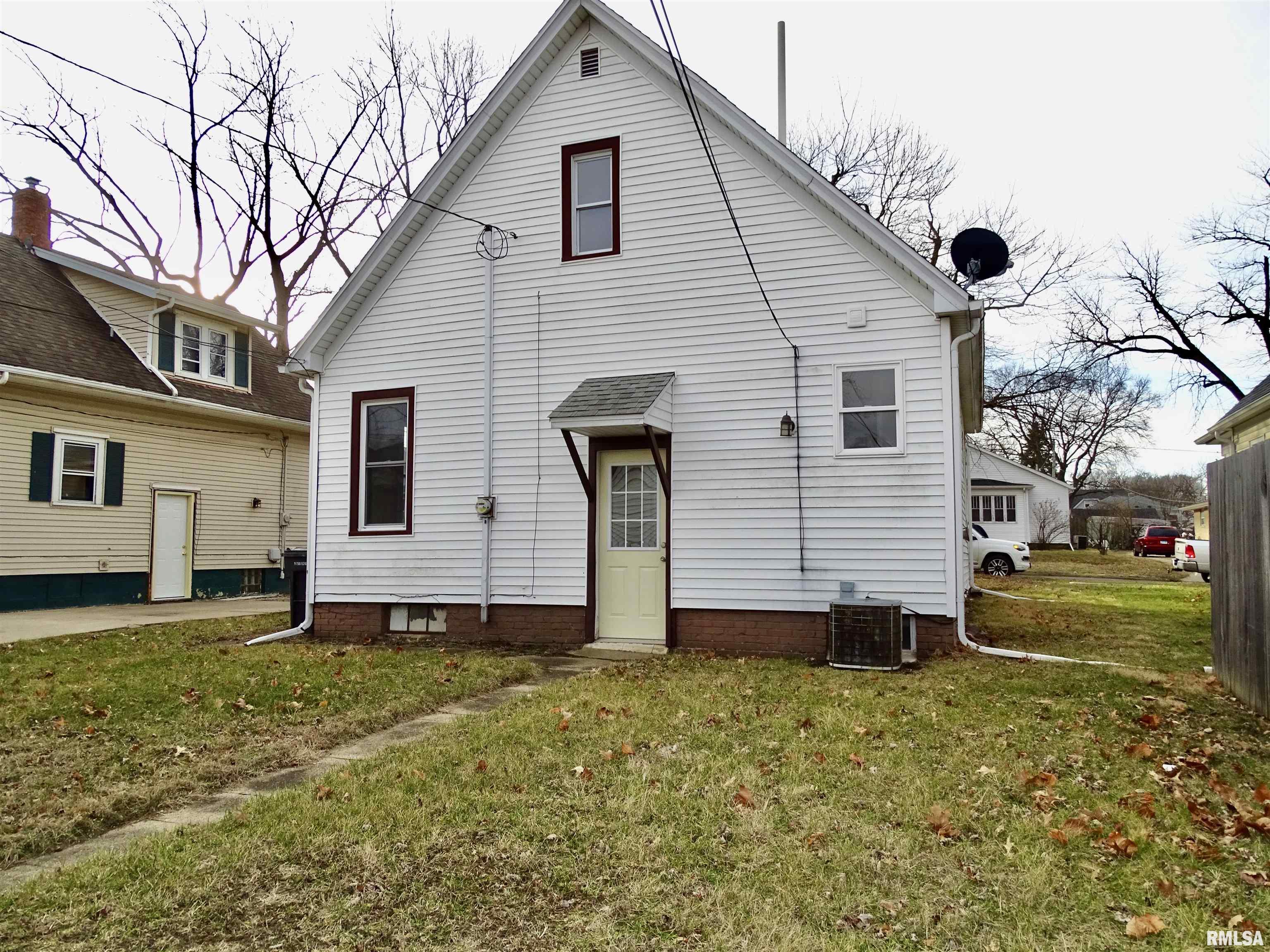 425 Herman Street Pekin, IL 61554 - Photo 2 of 26
