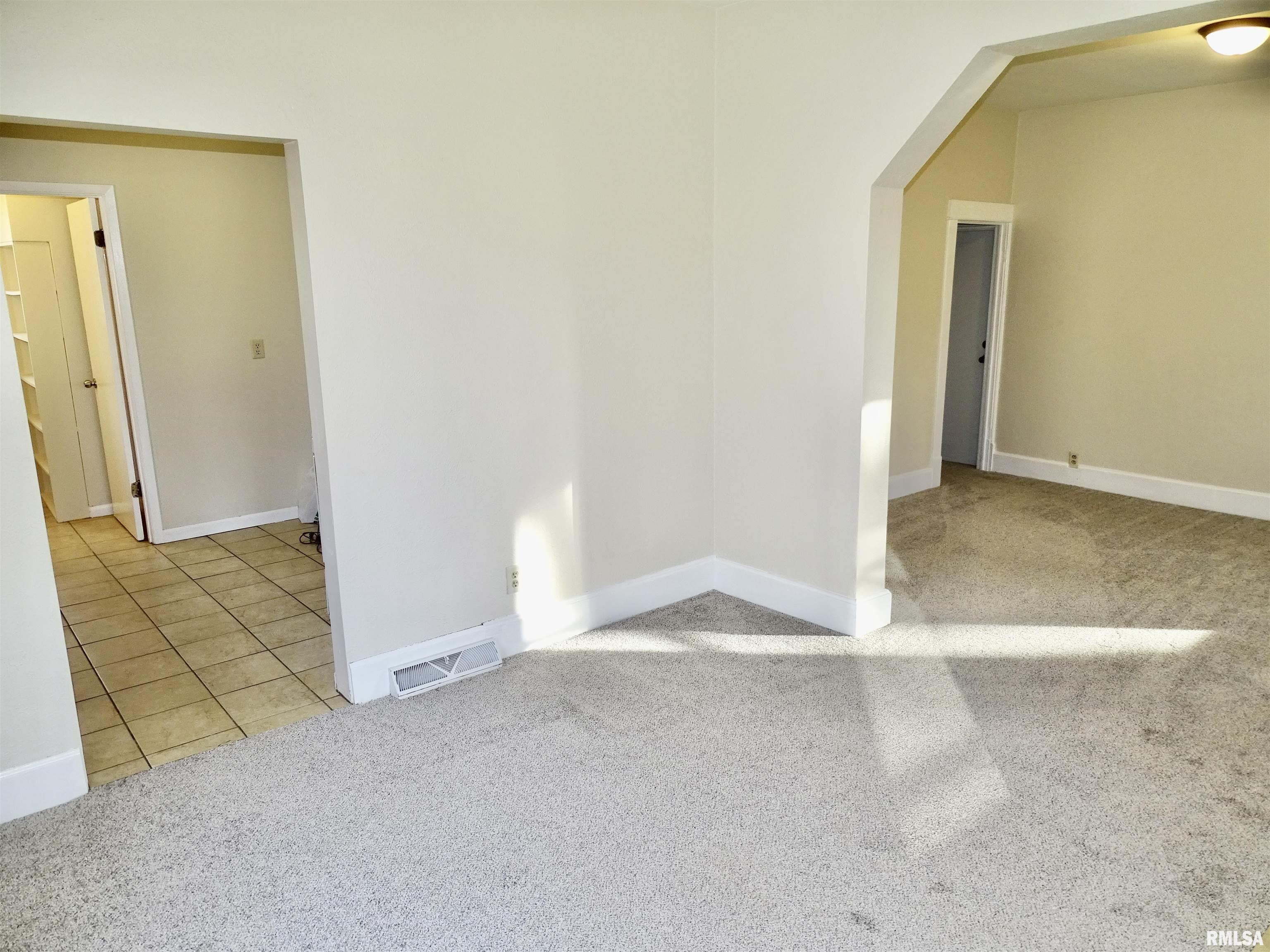 425 Herman Street Pekin, IL 61554 - Photo 6 of 26