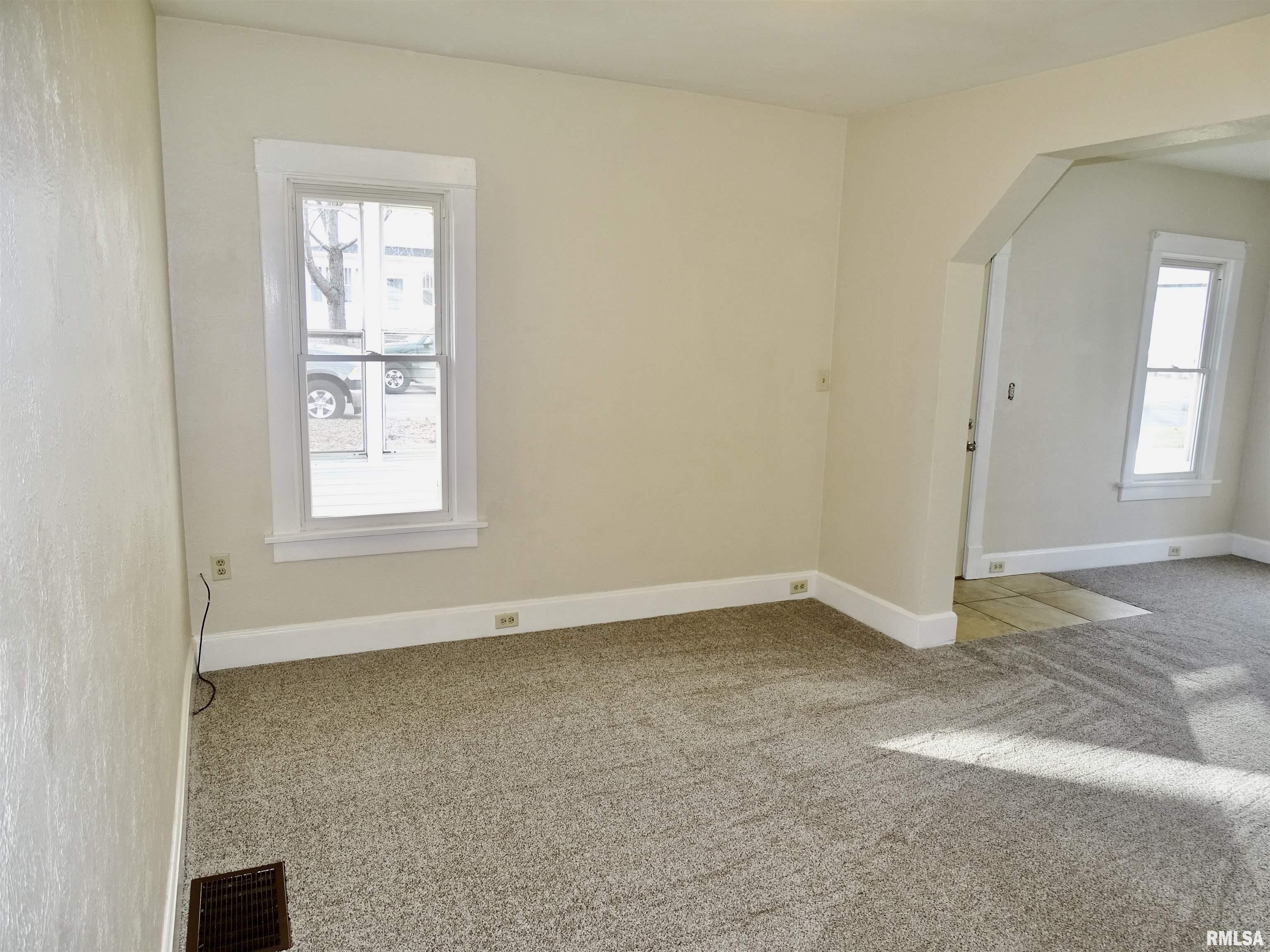 425 Herman Street Pekin, IL 61554 - Photo 7 of 26
