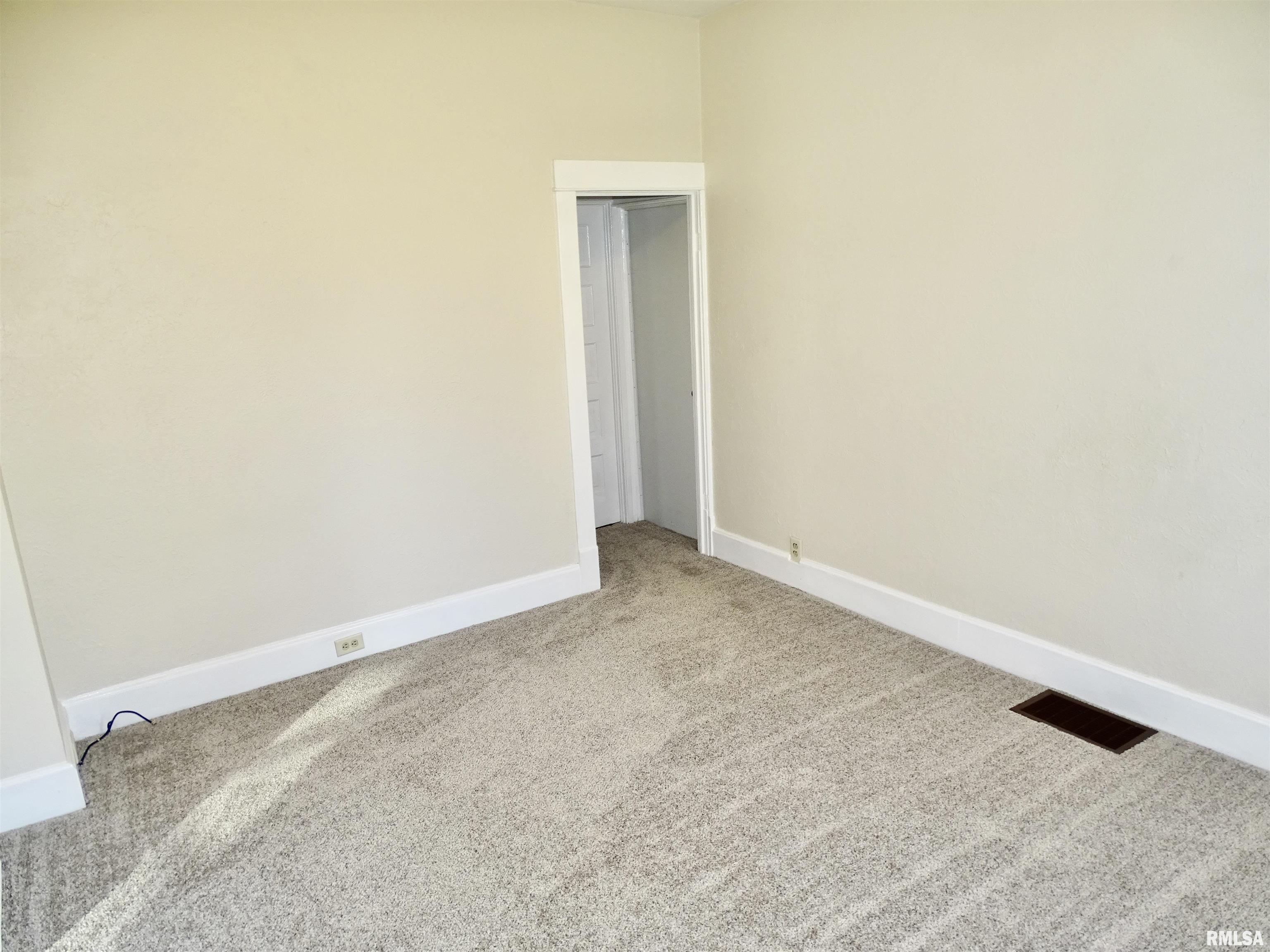 425 Herman Street Pekin, IL 61554 - Photo 8 of 26