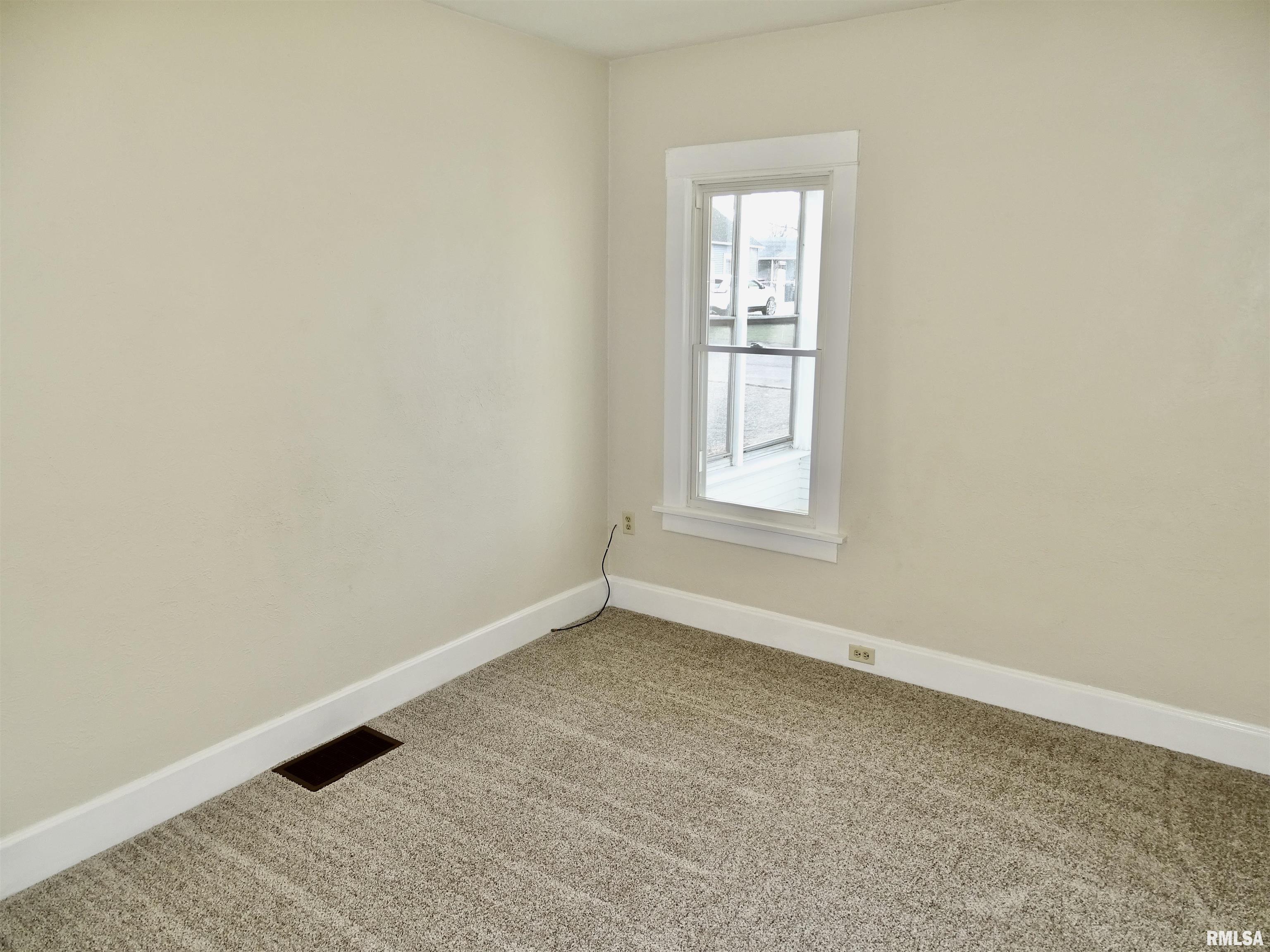 425 Herman Street Pekin, IL 61554 - Photo 9 of 26
