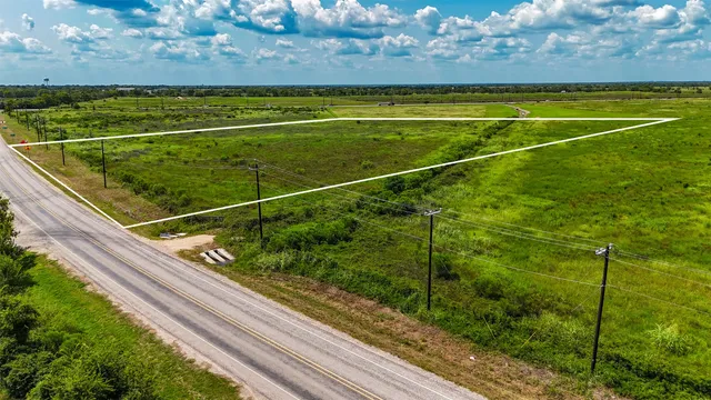 a view of a tennis court