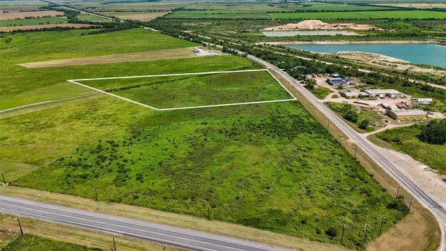 a view of a tennis court