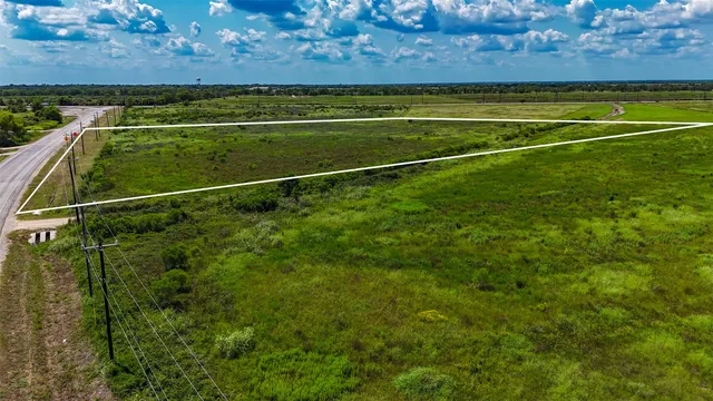 a view of a tennis court