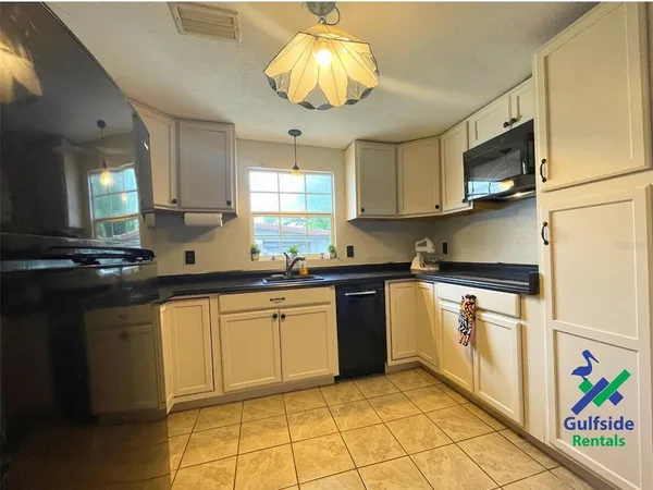 $1,900 | 4801 71st Street North, St. Petersburg, FL 33709