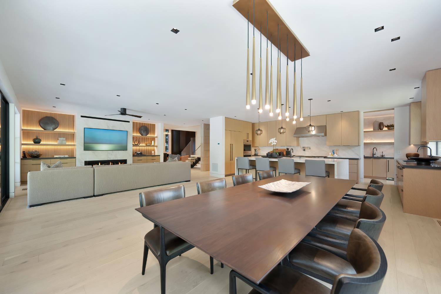 5020 Manchester Court Granite Bay, CA 95746 - Photo 19 of 95 a large kitchen with a table and chairs