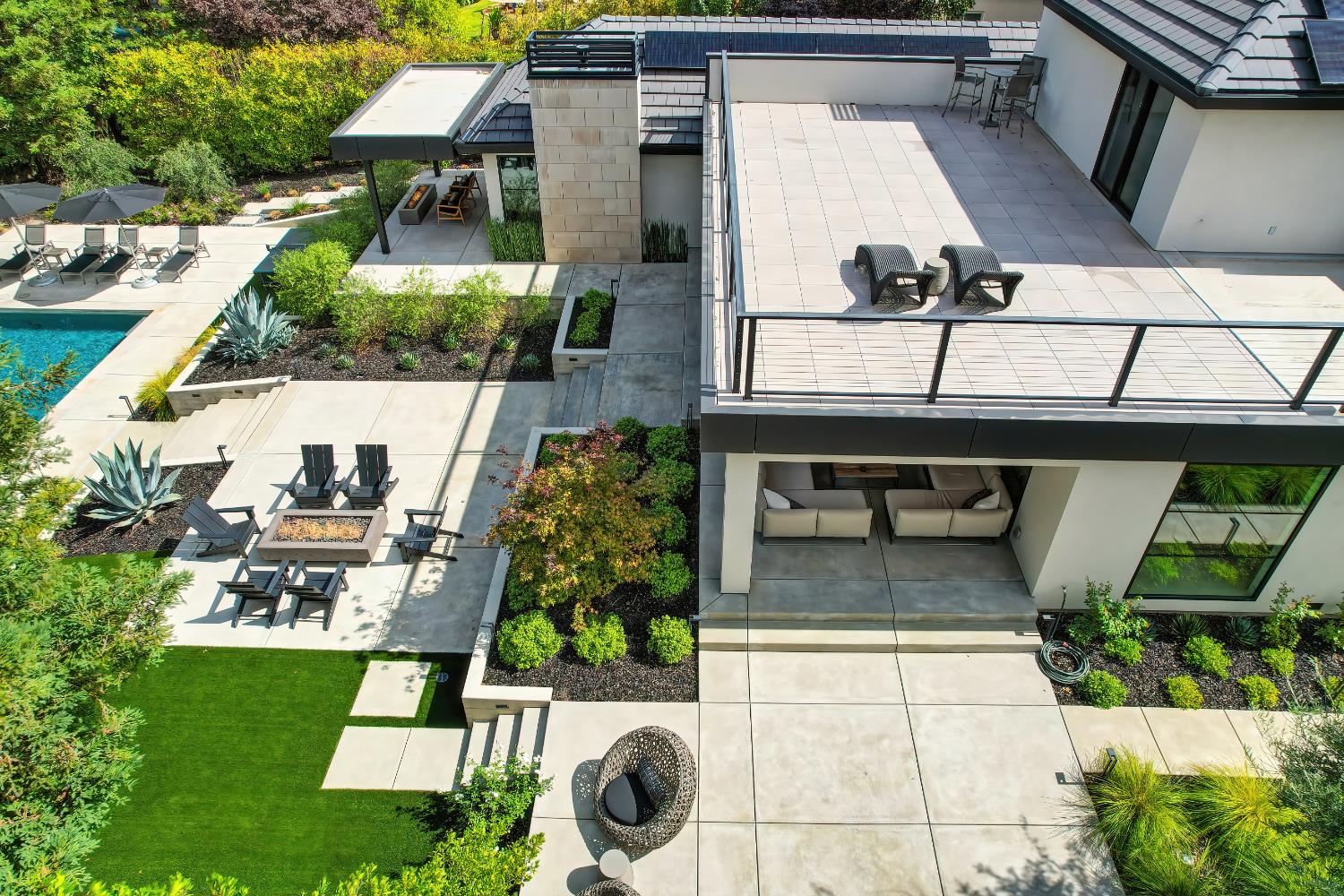 5020 Manchester Court Granite Bay, CA 95746 - Photo 55 of 95 a picture of a table and chairs in patio