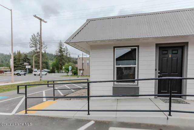 $2,200,000 | 219 East Coeur D'Alene Lake Drive, Coeur D'Alene, ID 83814