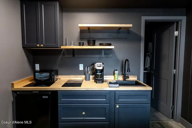 $2,200,000 | 219 East Coeur D'Alene Lake Drive, Coeur D'Alene, ID 83814