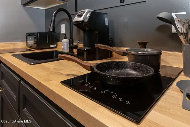 $2,200,000 | 219 East Coeur D'Alene Lake Drive, Coeur D'Alene, ID 83814