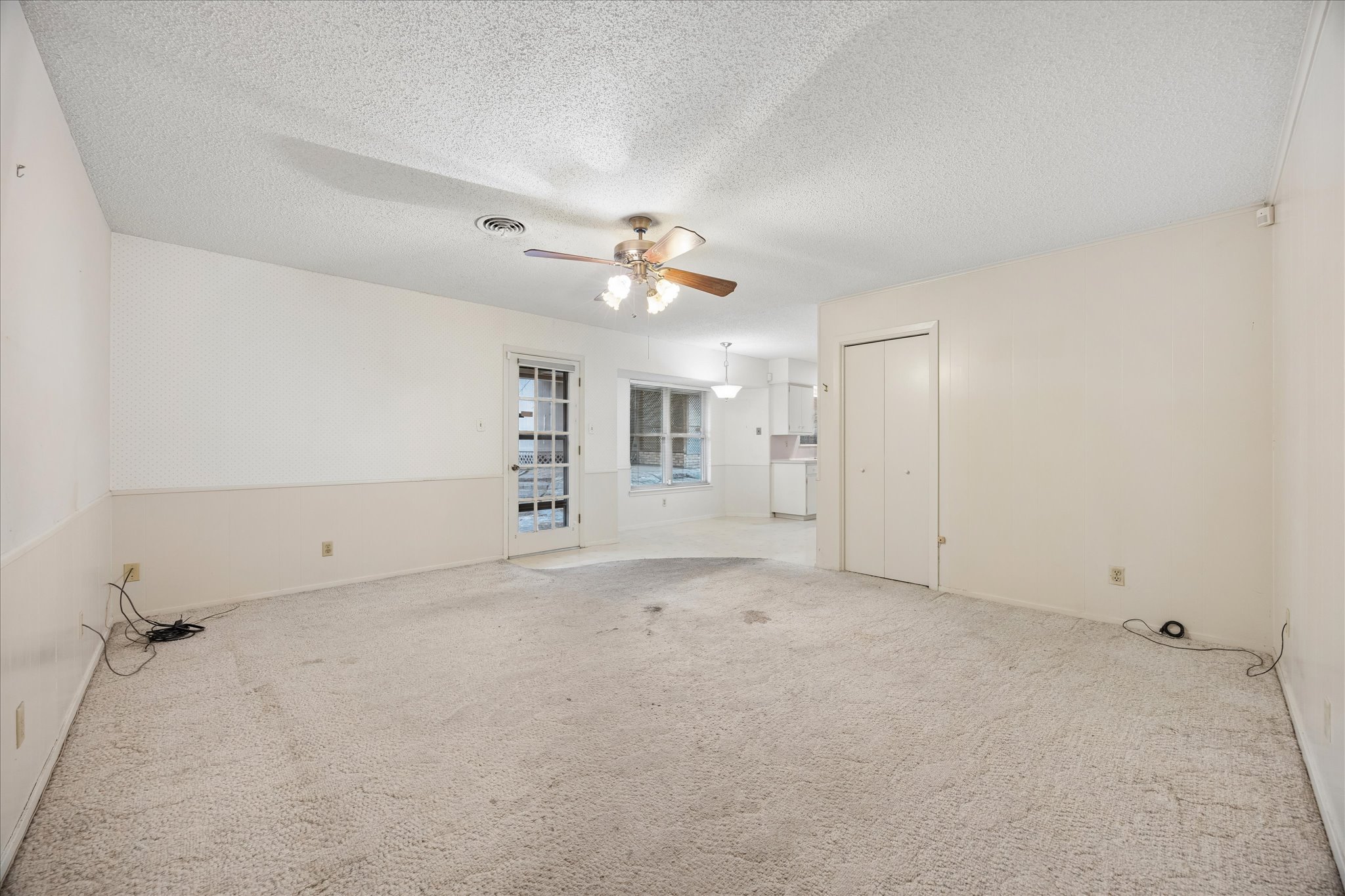1815 Parkside Lane Austin, TX 78745 - Photo 6 of 28 an empty room with a ceiling fan and window