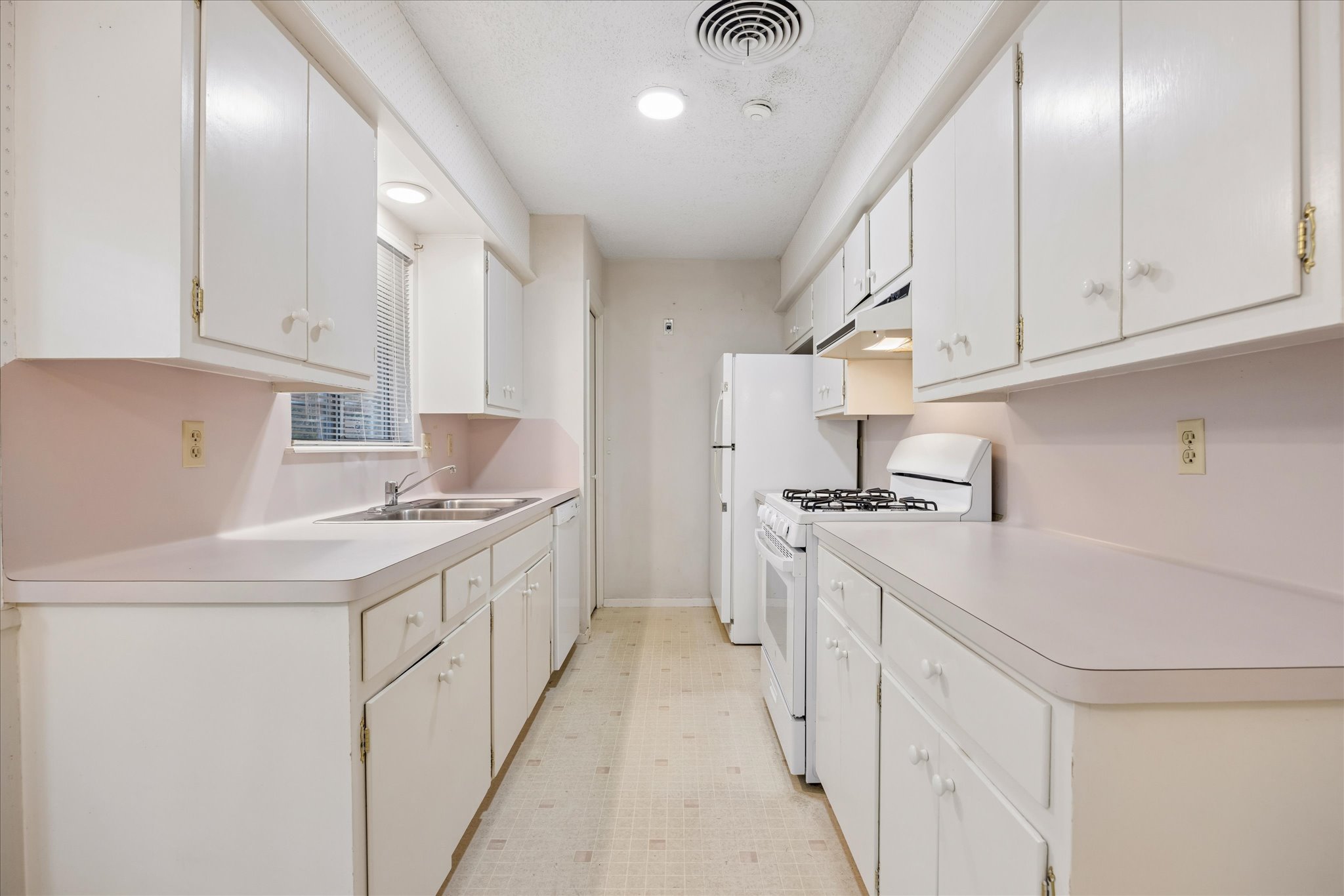1815 Parkside Lane Austin, TX 78745 - Photo 8 of 28 a kitchen with granite countertop a sink and white stainless steel appliances
