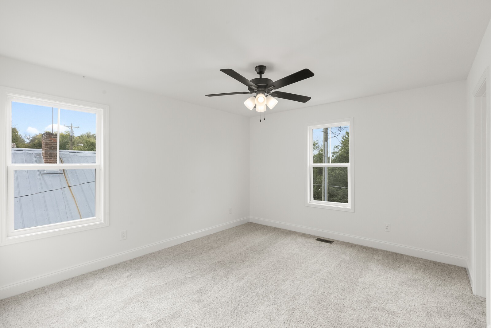 106 North Walnut Street Springfield, TN 37172 - Photo 9 of 14 an empty room with a window
