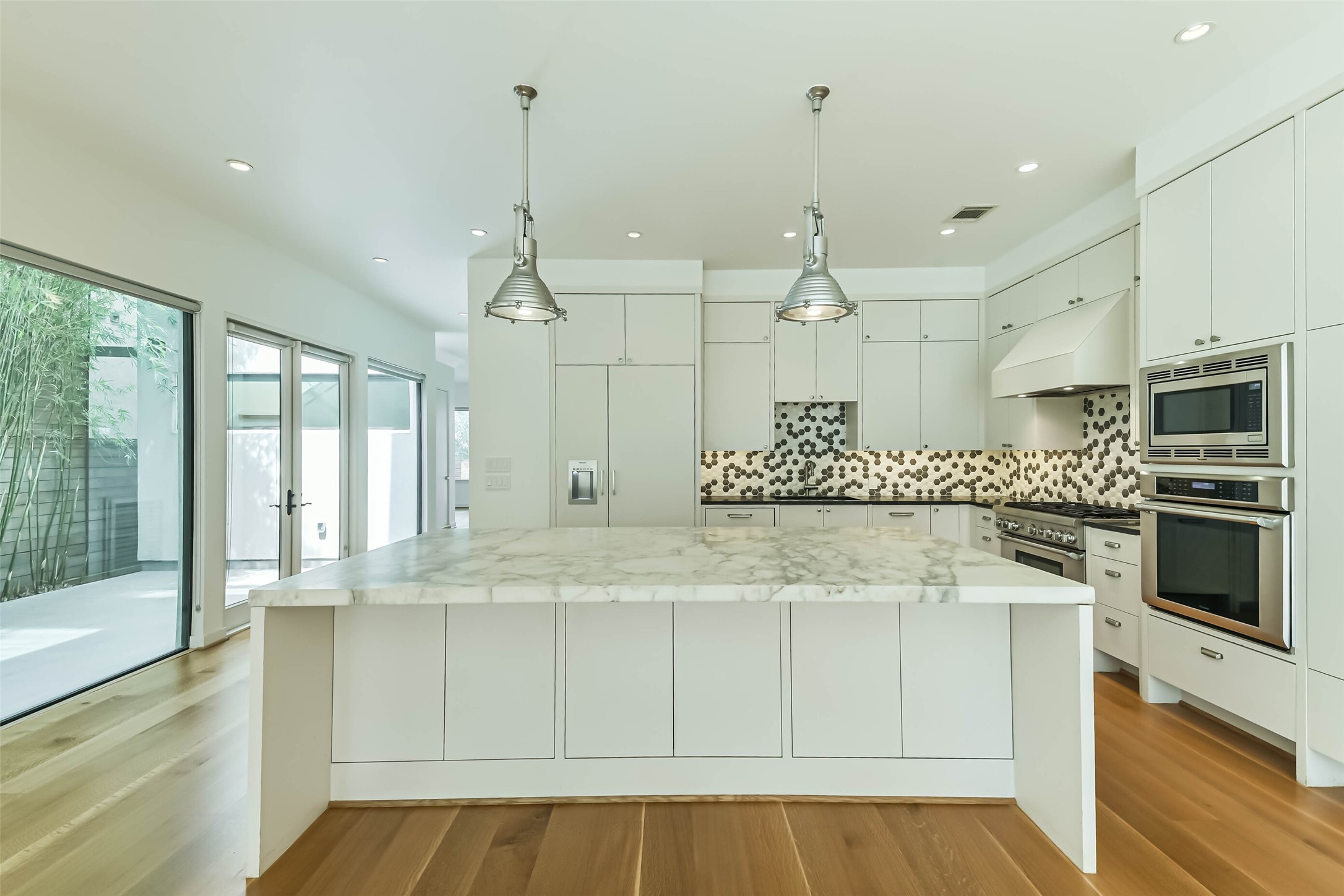 815 Alexander Street Houston, TX 77007 - Photo 1 of 50 This light-filled and thoughtfully designed DREAM kitchen is well-appointed, and is the definition of the heart of the home! Centered around an oversized honed Carrara marble island with ample barstool seating and entertaining space, what more could you ask for?