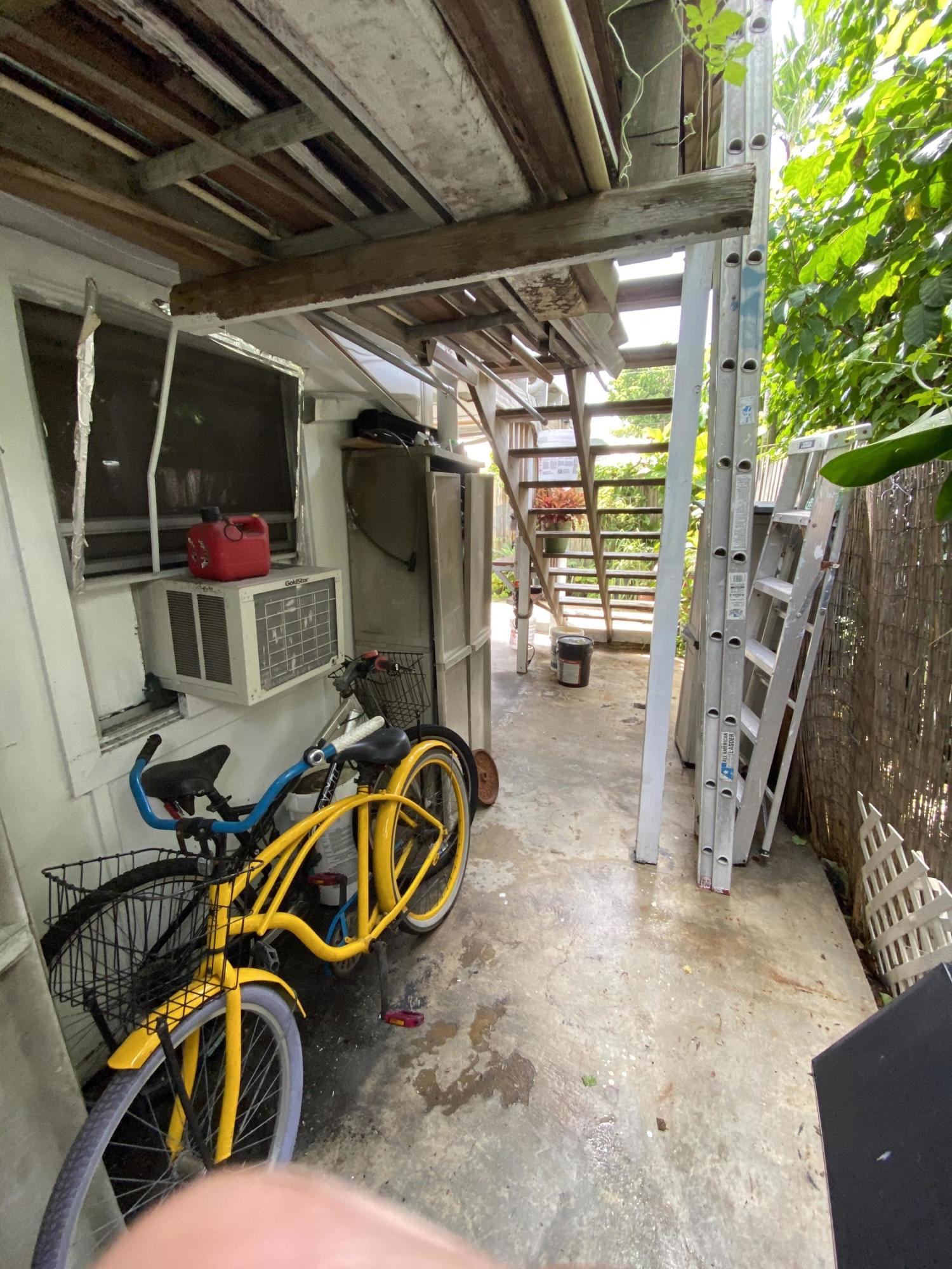 927 Catherine Street Key West, FL 33040 - Photo 14 of 29 a view of a room with gym equipment
