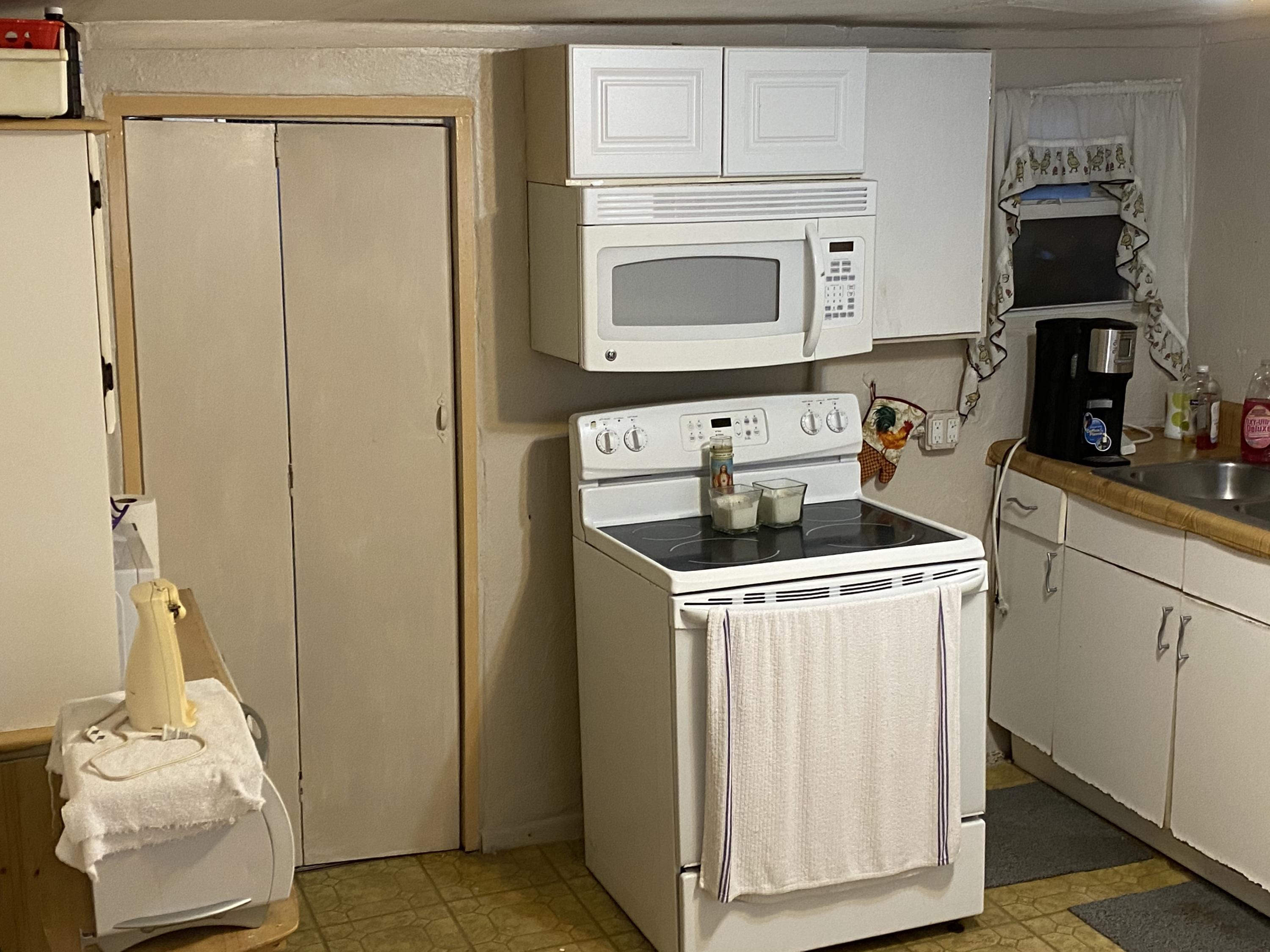 927 Catherine Street Key West, FL 33040 - Photo 5 of 29 a utility room with sink dryer and washer