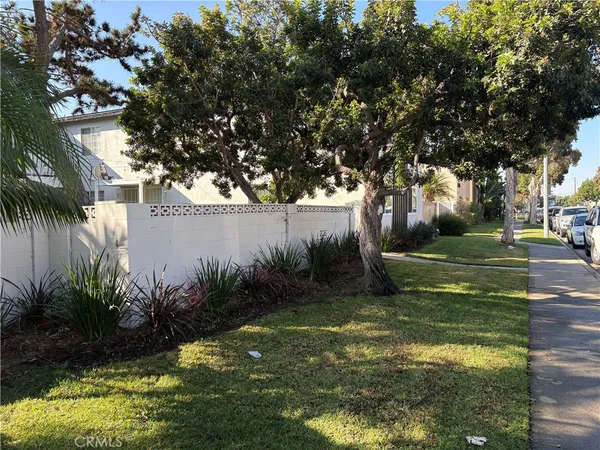 $2,150 | 999 Valencia Street, Unit 4, Costa Mesa, CA 92626