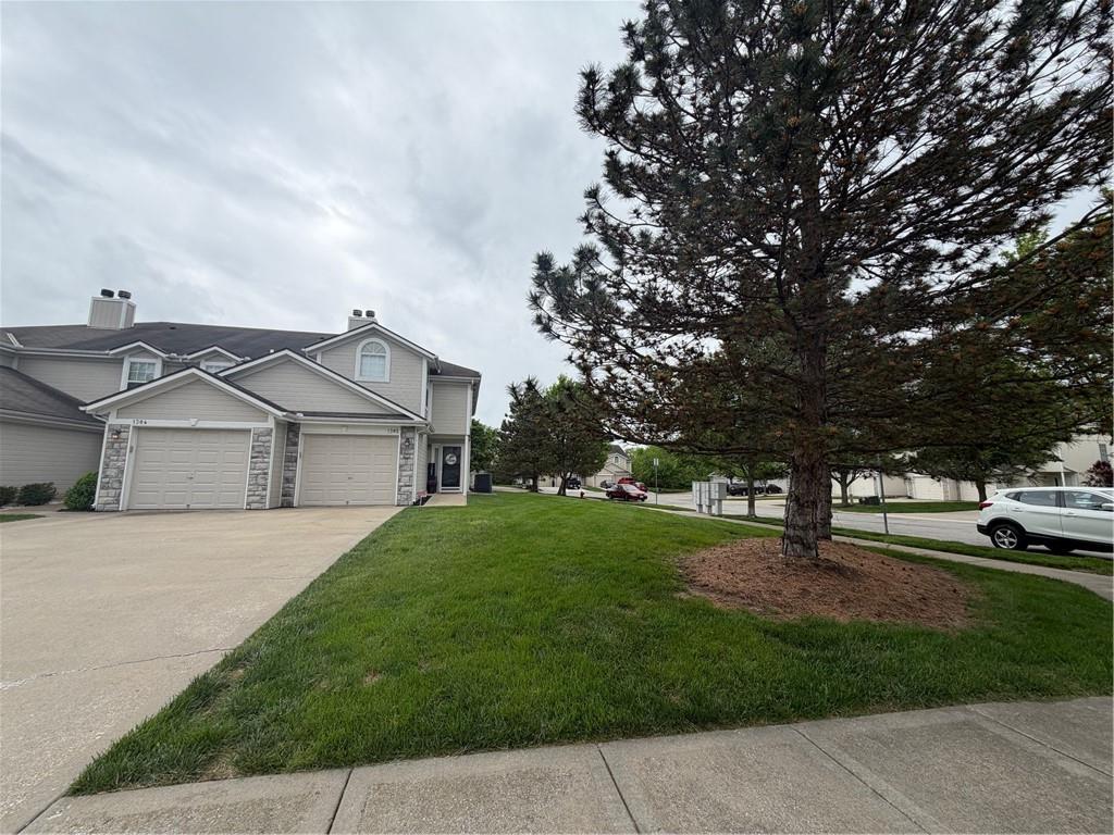 1302 Northwest Hidden Ridge Circle Blue Springs, MO 64015 - Photo 2 of 2