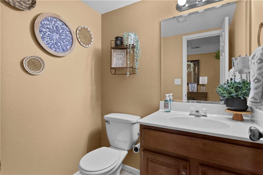 1302 Northwest Hidden Ridge Circle Blue Springs, MO 64015 - Photo 7 of 30