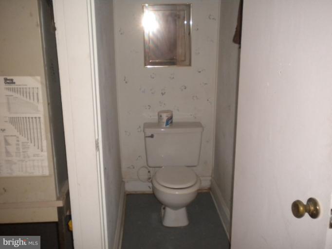 305 Hopkins Road Baltimore, MD 21212 - Photo 28 of 30 a bathroom with a toilet and a sink