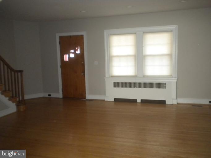 305 Hopkins Road Baltimore, MD 21212 - Photo 7 of 30 an empty room with window