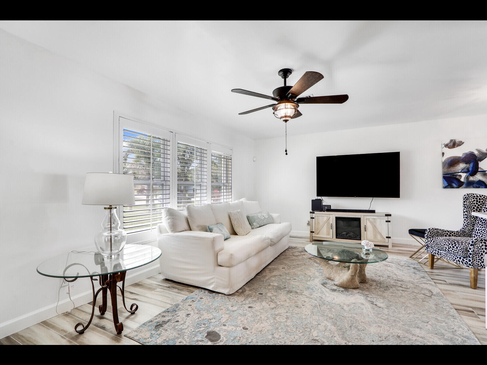 609 Oak Terrace Jupiter, FL 33458 - Photo 6 of 28 a living room with furniture and a flat screen tv