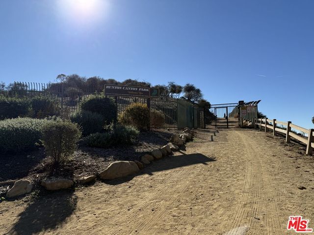 $4,950 | 7225 Pacific View Drive, Los Angeles, CA 90068