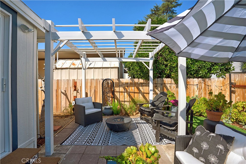 1120 East Mission Road, Unit 33 Fallbrook, CA 92028 - Photo 29 of 47 a view of a patio with chairs and potted plants