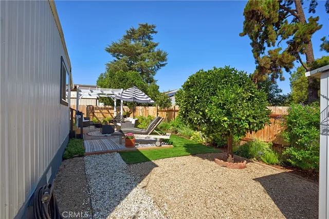 a view of a pathway of a house with wooden fence