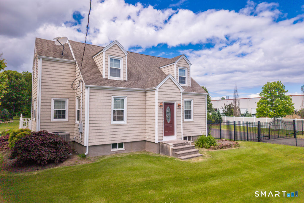 90 Town Line Road Plainville, CT 06062 - Photo 3 of 30