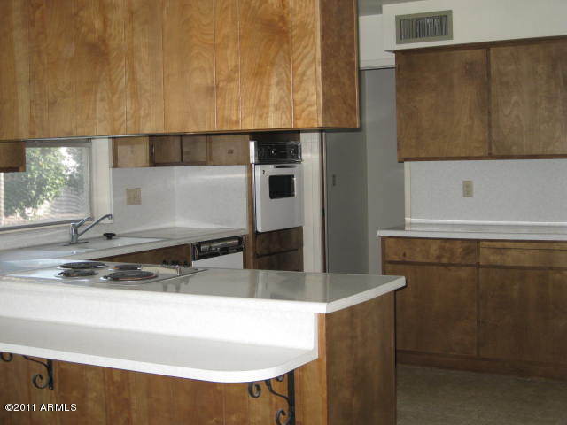 543 South Racine Mesa, AZ 85206 - Photo 2 of 13 KITCHEN