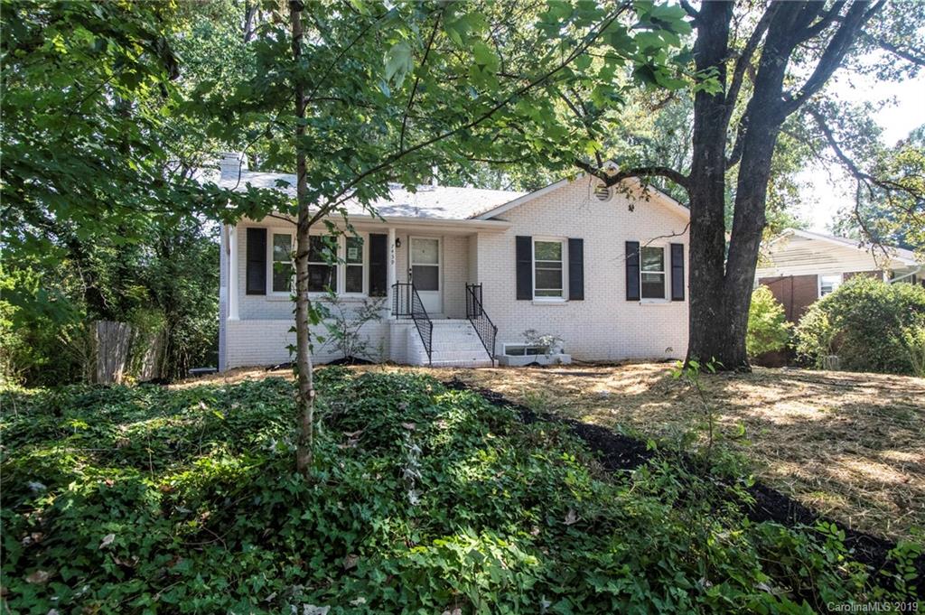 7439 Watercrest Road Charlotte, NC 28210 - Photo 4 of 28 a front view of house with yard and trees