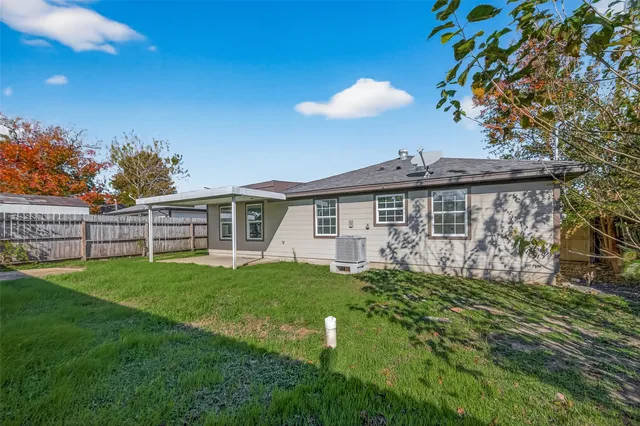 a view of a house with a backyard