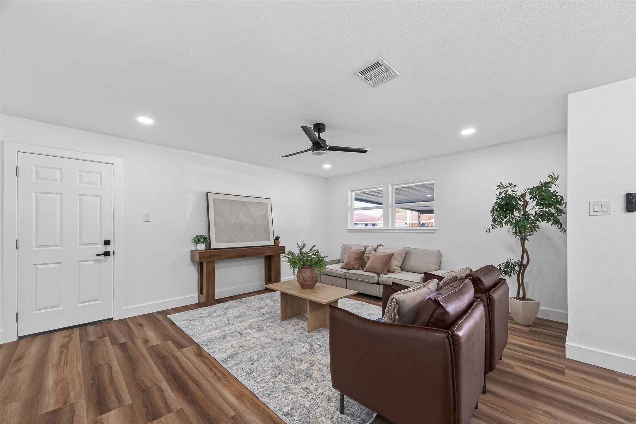 3112 Hays Street Pasadena, TX 77503 - Photo 8 of 22 a living room with furniture and window