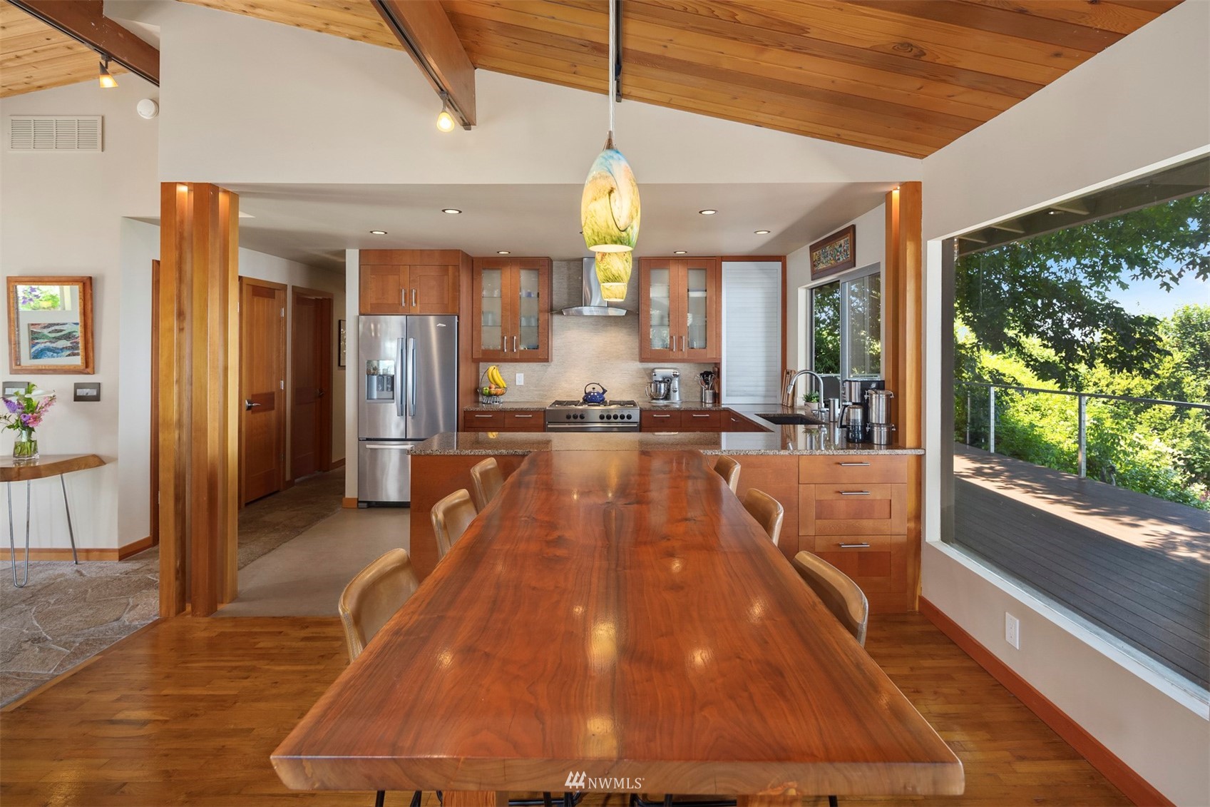 10720 Southwest Cowan Road Vashon, WA 98070 - Photo 9 of 39 Gallery Image 9