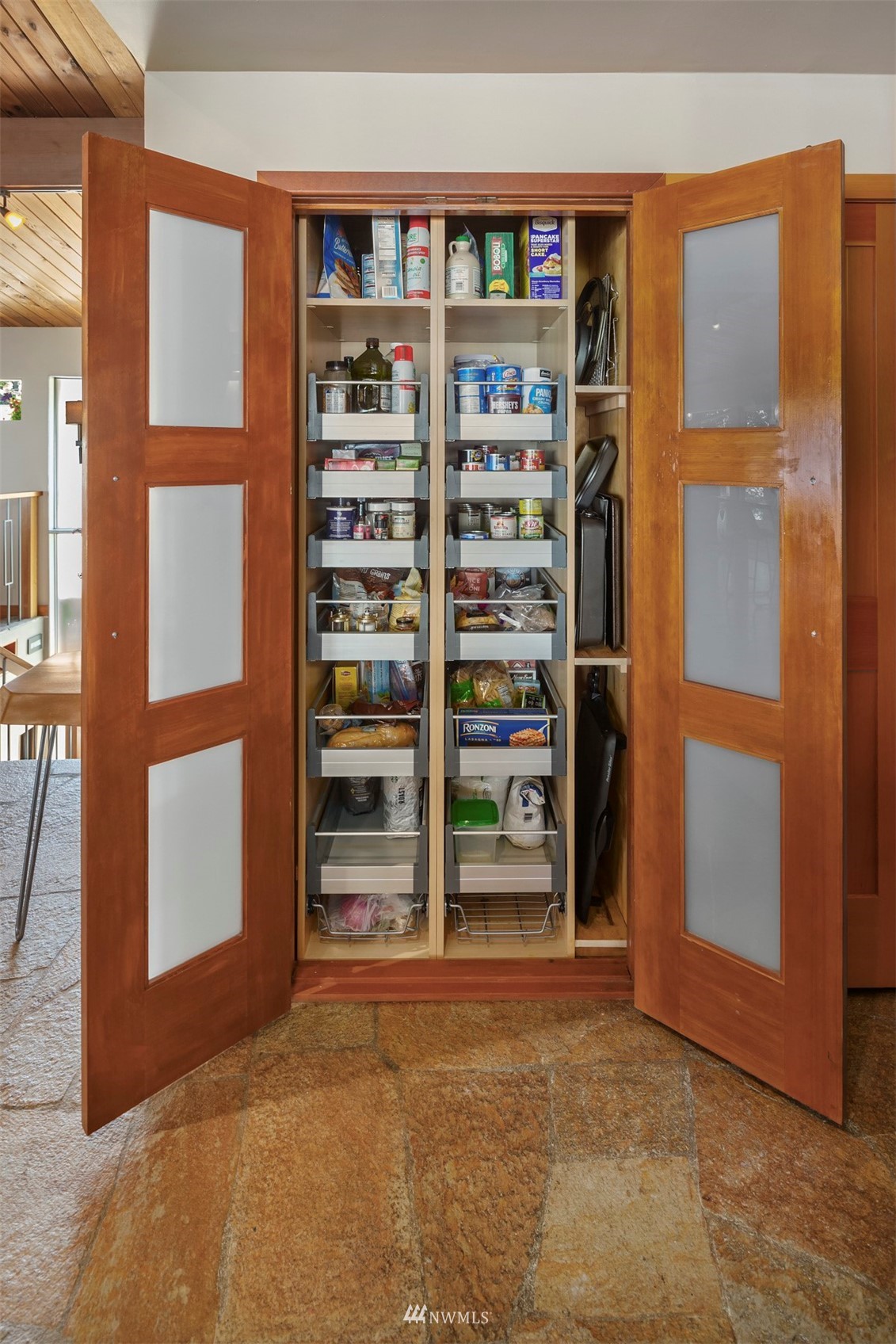 10720 Southwest Cowan Road Vashon, WA 98070 - Photo 10 of 39 Gallery Image 10