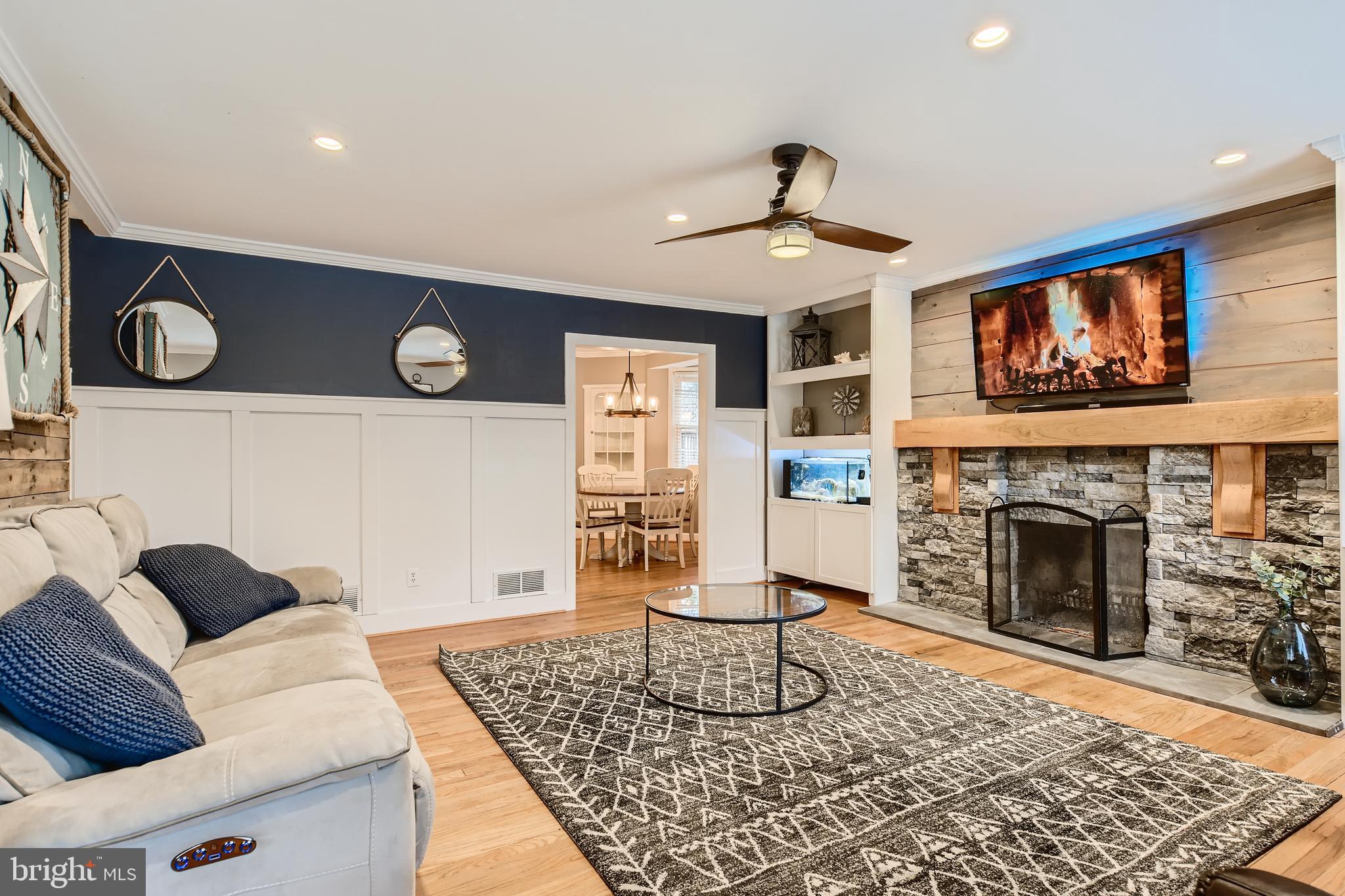 6624 Queens Ferry Road Baltimore, MD 21239 - Photo 10 of 29 Large spacious living room