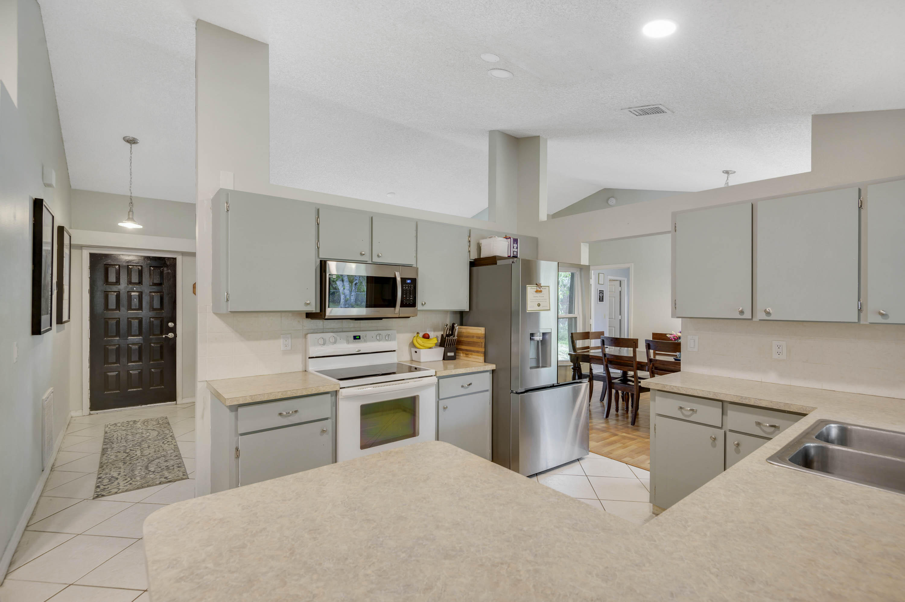 425 Abello Road Southeast Palm Bay, FL 32909 - Photo 12 of 44 425-abello-rd-se---palm-bay--fl-32909---