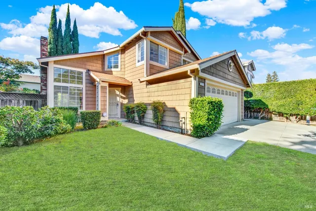 a view of a front of house with a yard