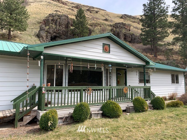 2013 Tucannon Road Pomeroy, WA 99347 - Photo 1 of 28 a view of a house that has a garden