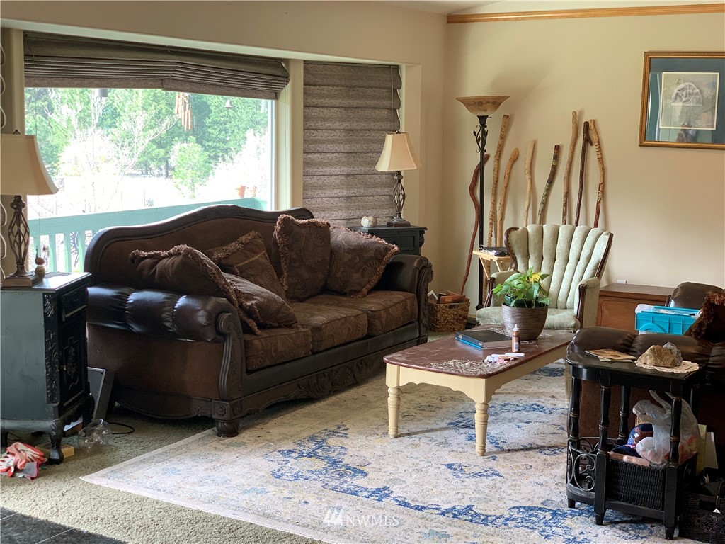 2013 Tucannon Road Pomeroy, WA 99347 - Photo 3 of 28 a living room with furniture and a window