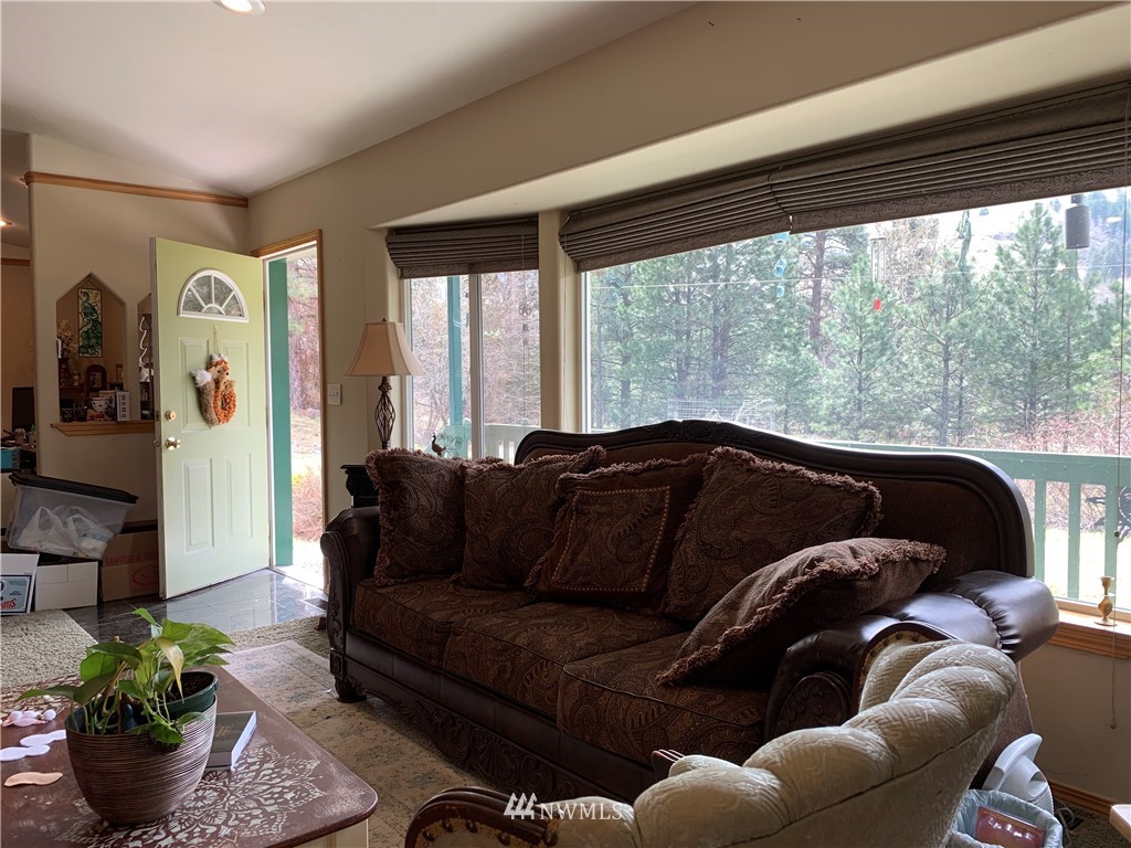 2013 Tucannon Road Pomeroy, WA 99347 - Photo 5 of 28 a living room with furniture and a large window