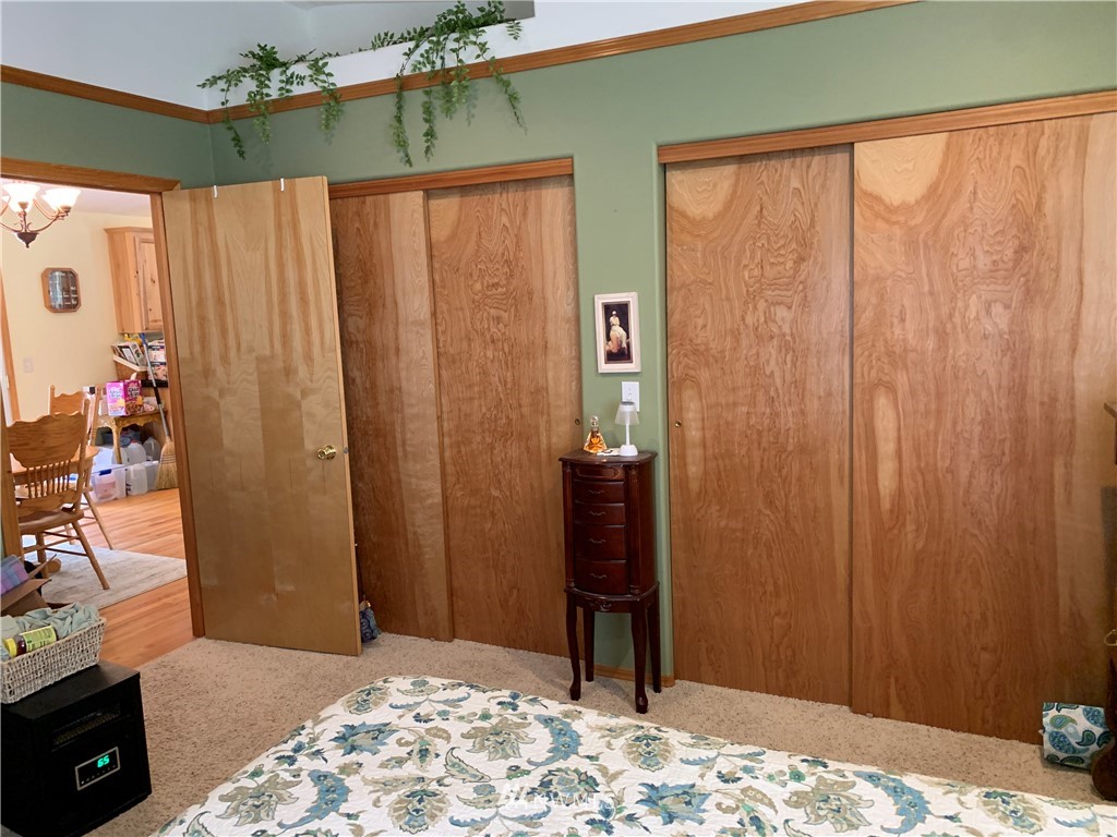 2013 Tucannon Road Pomeroy, WA 99347 - Photo 10 of 28 a bedroom with a bed and a dresser in it