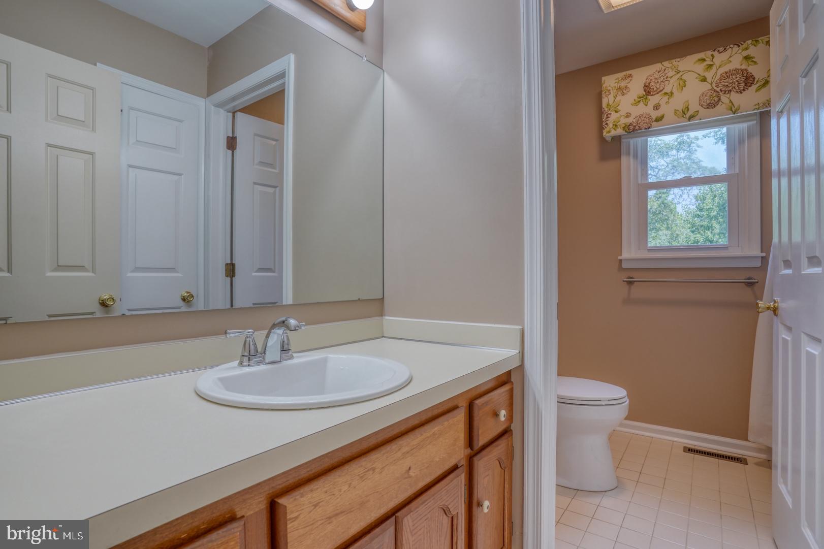 535 Stenning Drive Hockessin, DE 19707 - Photo 22 of 34 Second Floor Hall Bath